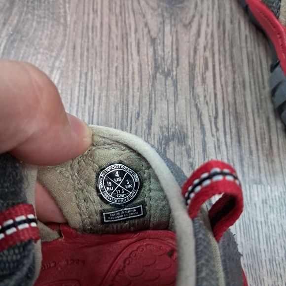 Keen Toddler Size 4 Red And Grey Sandals Hiking Closed Toe - Picture 7 of 7